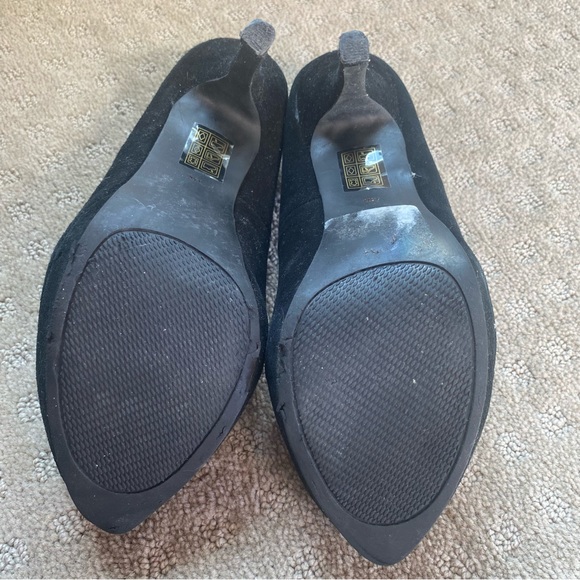 Black faux suede pumps - Picture 3 of 6